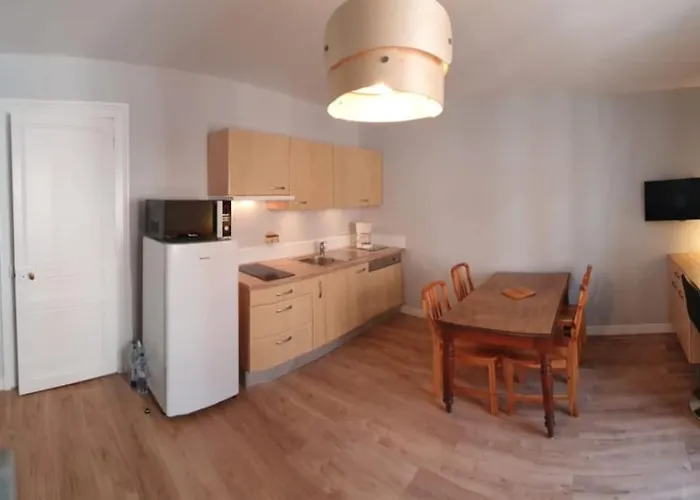 T2 Hypercentre à 200 M De La *